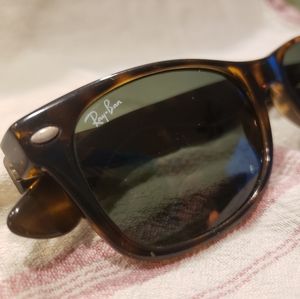Vintage RayBans Women's Tortoise Wayfarer
